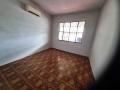 Bangu: Boa casa em condomínio fechado 02 quartos.