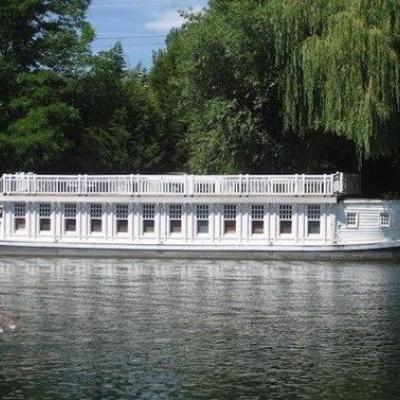 Barco usado como vestiário de Oxford está à venda como casa de luxo por R$ 587 mil
