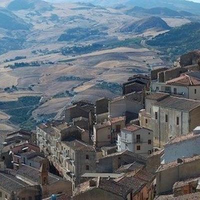 Quer morar na Europa? Cidade italiana coloca casas à venda por um euro