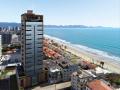 EM BALNEÁRIO PEREQUÊ A 80 METROS DO MAR - APARTAMENTO COM 3 SUÍTES E 2 VAGAS 