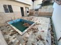 Casa ampla com com piscina em Bangu