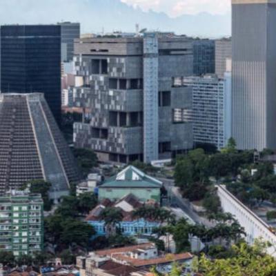 Conheça o bairro e busque apartamentos para alugar na Lapa